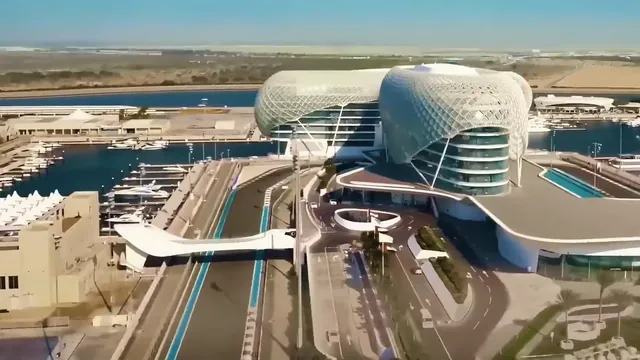 حلبة مرسى ياس وفندق ياس في جزيرة ياس