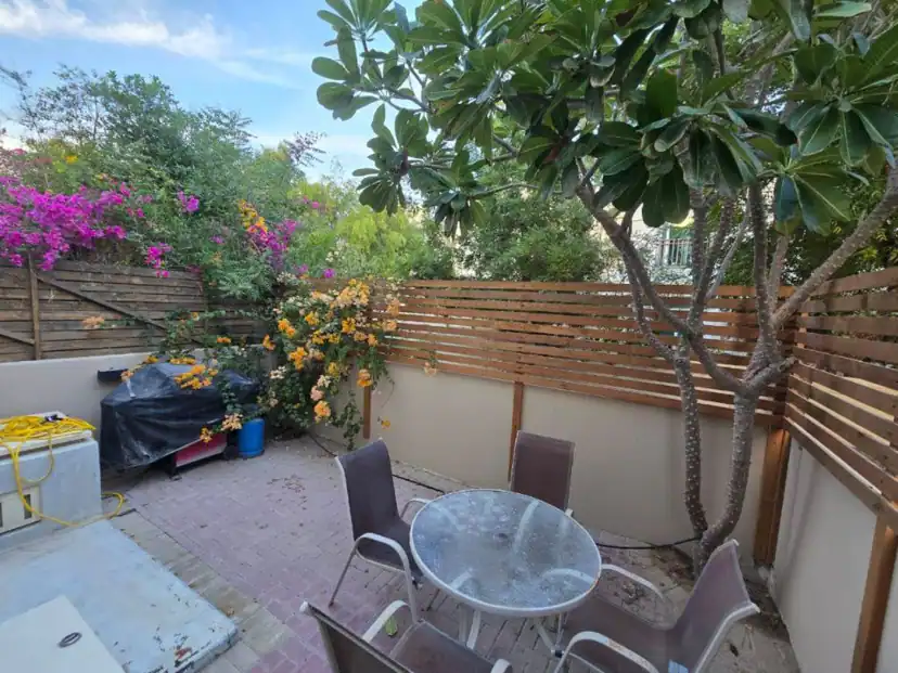 Single End 2BR TH | Furnished | Vacant & Ready