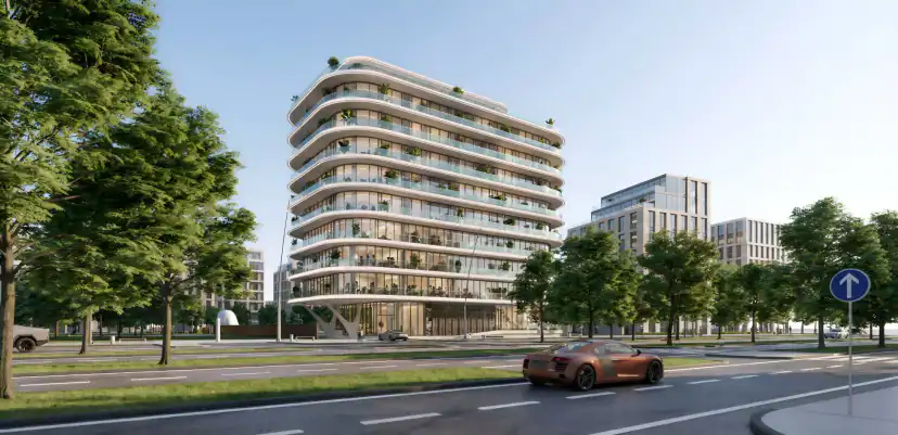تصميم ثلاثي الأبعاد لبرج سكني منحنٍ بشرفات مزروعة بجانب طريق، مع أشجار عالية على اليسار وسيارة رياضية برتقالية تمر أمامه.