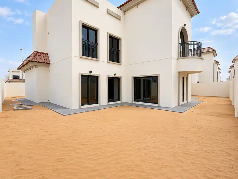 Corner Unit | Mediterranean | Vacant
